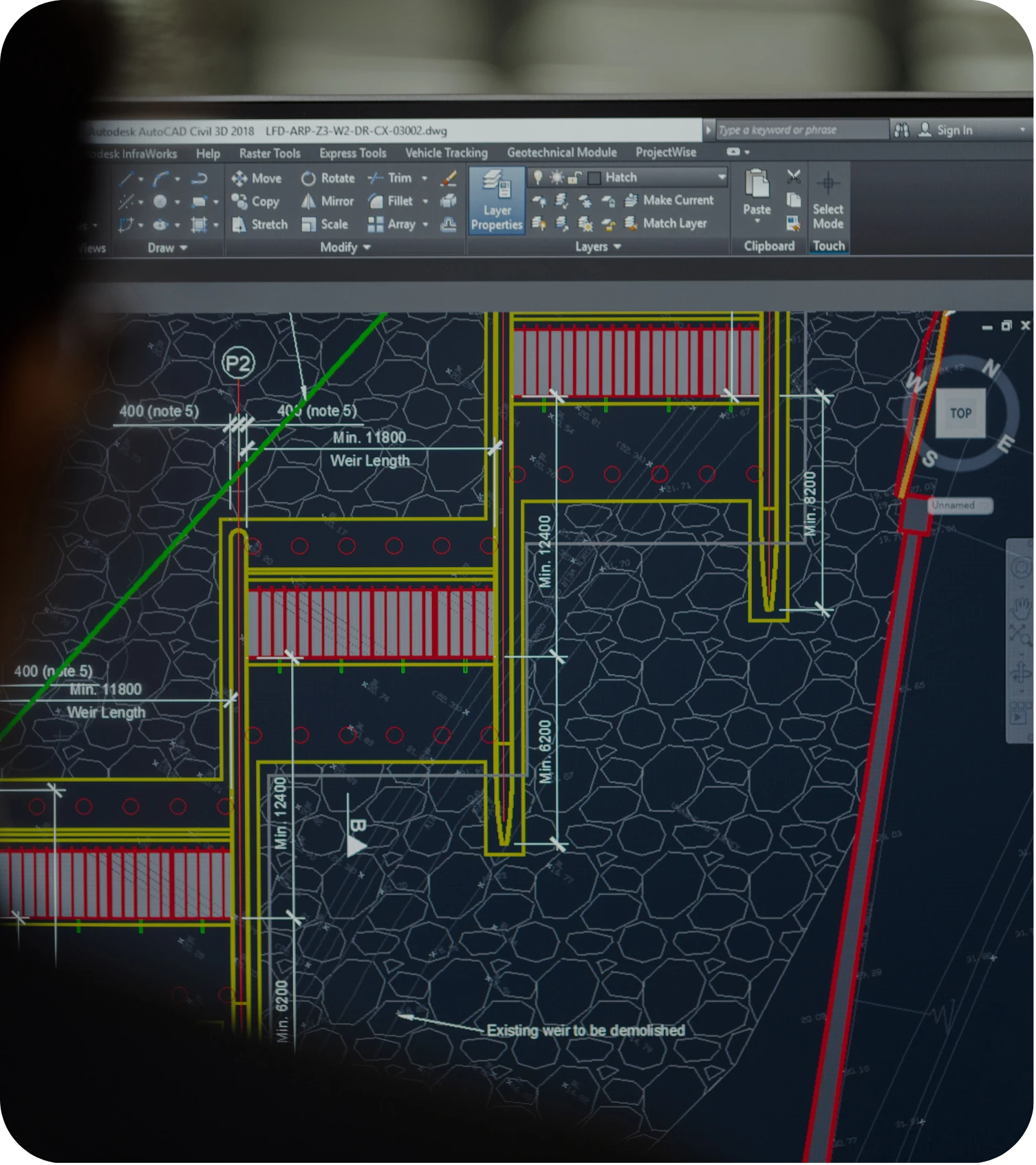 Desenho técnico em CAD representando projeto naval e detalhamento construtivo