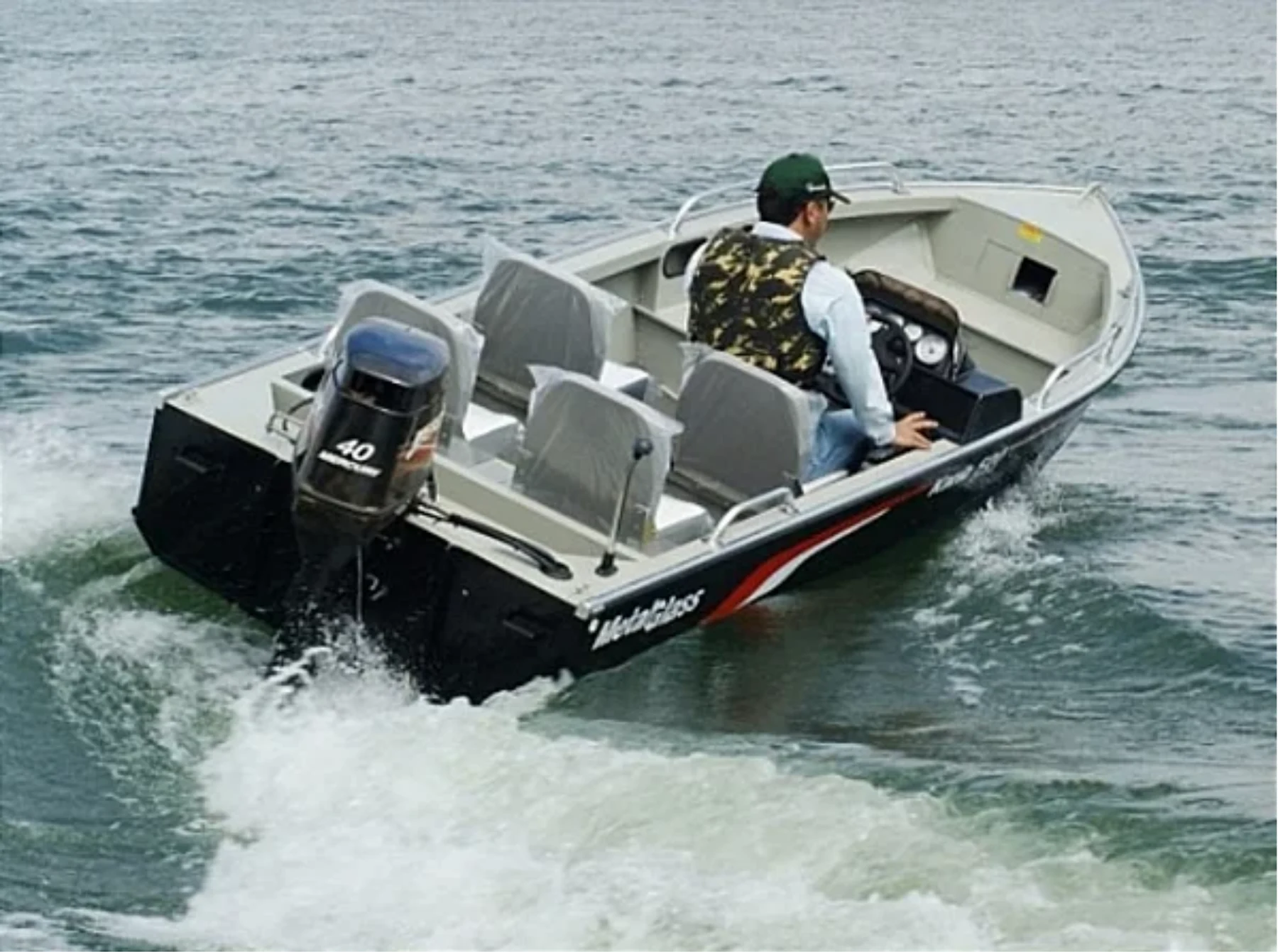 Lancha de apoio representando projeto naval desenvolvido para operação portuária da AMAGGI