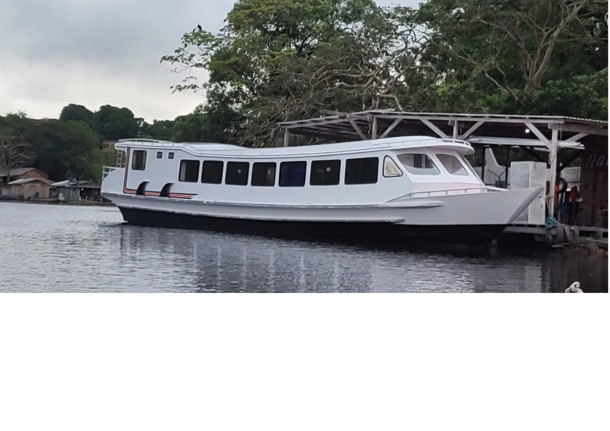 Lancha Expresso Amazônida em serviço de documentação e regularização naval